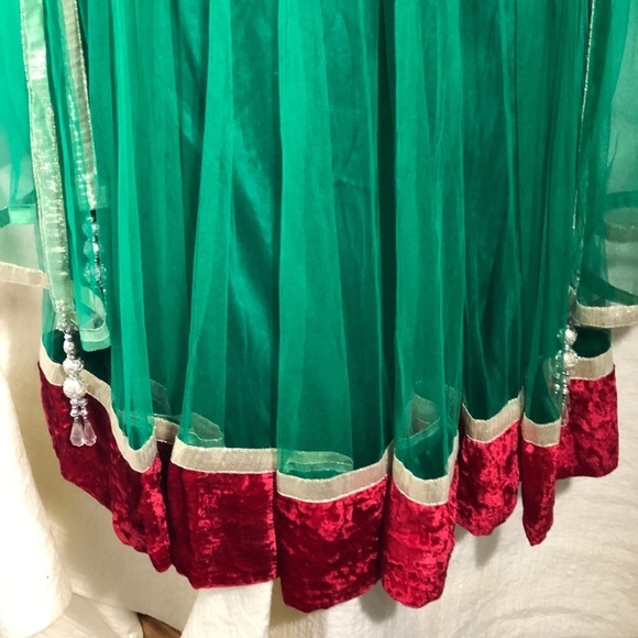 - Womens East Indian 3 Piece Outfit.Green/Red/Silver - Picture 3 of 8
